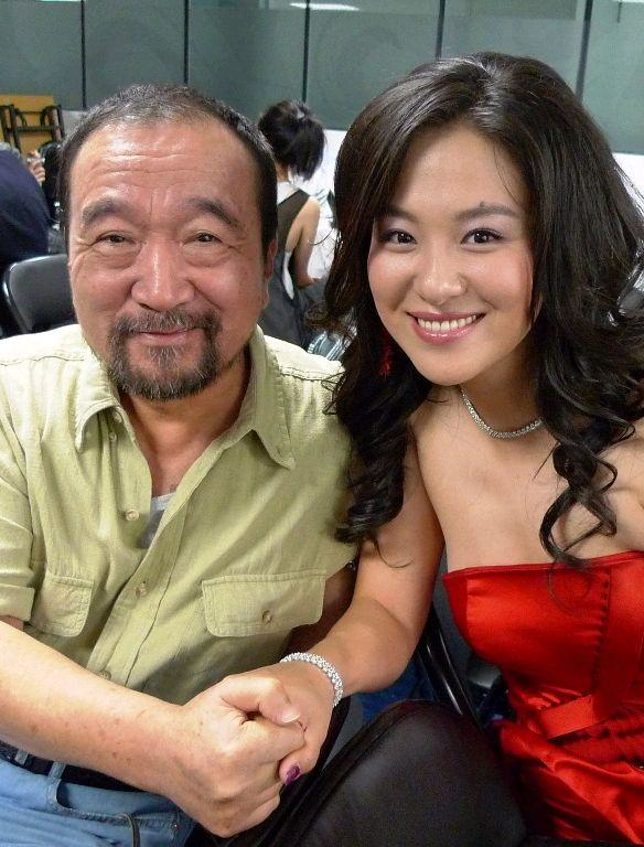 41岁"赛西施"沈傲君近照,与李保田同框像女儿
