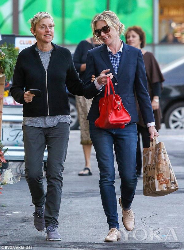 ellen degeneres被拍到与妻子portia de rossi外出购物