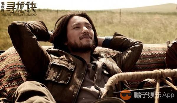 他孤僻,高冷,不合群,不过作为演员,演技好不就够了吗!