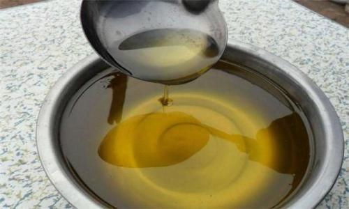 炒菜放盐太多有坏处?不少人炒菜时犯5个错误,都隐藏着致癌因素