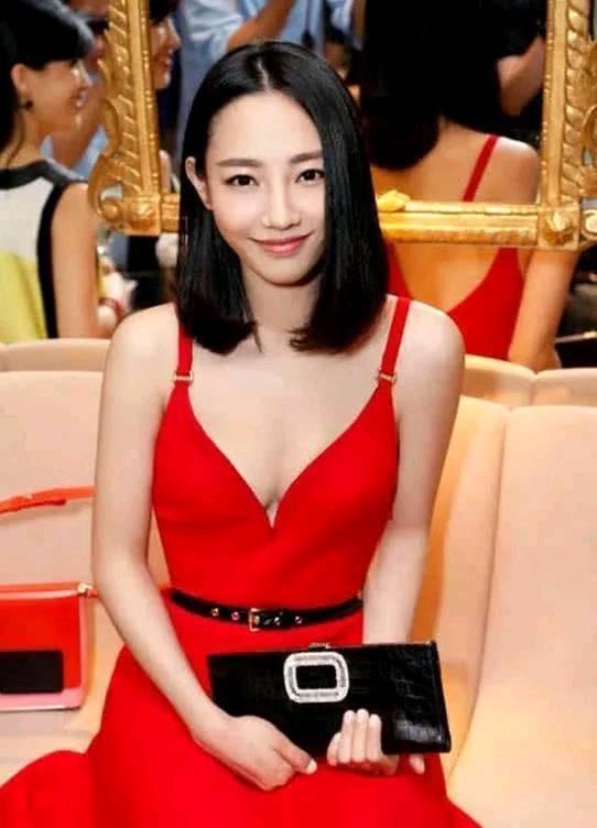34岁白百何近照,离婚后穿衣越来越漂亮