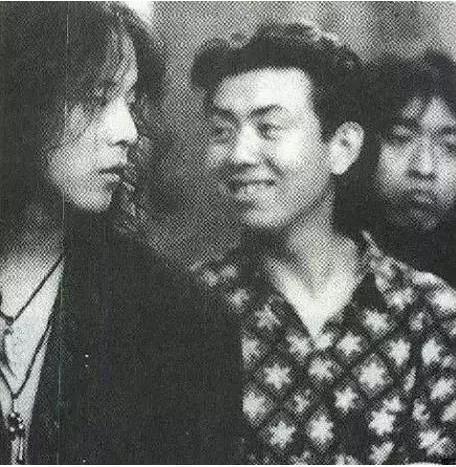 首页> 娱乐> 正文 窦唯曾经长发飘飘 如今的窦唯虽然依然在坚持做自己
