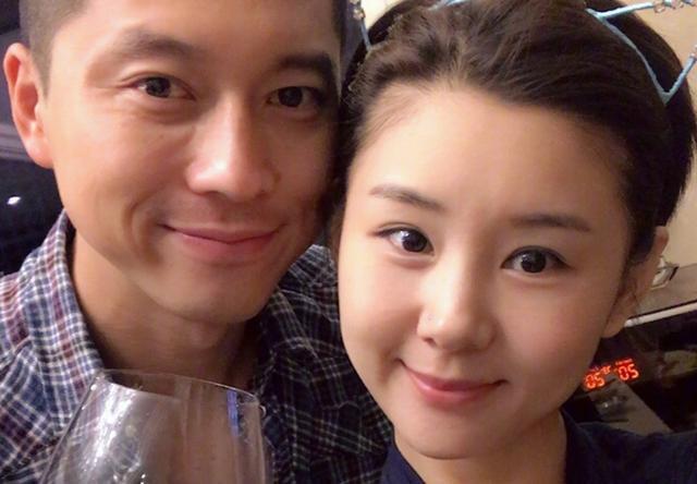 李小萌儿子太可爱了!脸颊圆润身板结实,真是个讨人喜欢的小胖墩