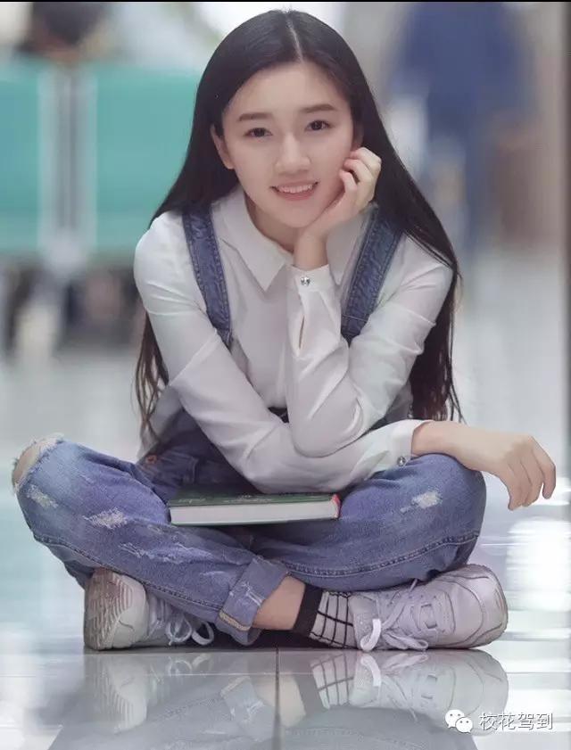 真正的高中校花:没有妖艳,只有清纯