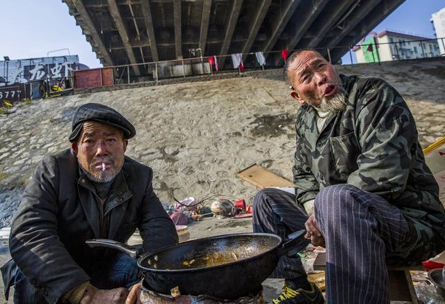 图虫纪实摄影:一桥下的流浪老人