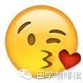 官方称之为"飞吻脸".
