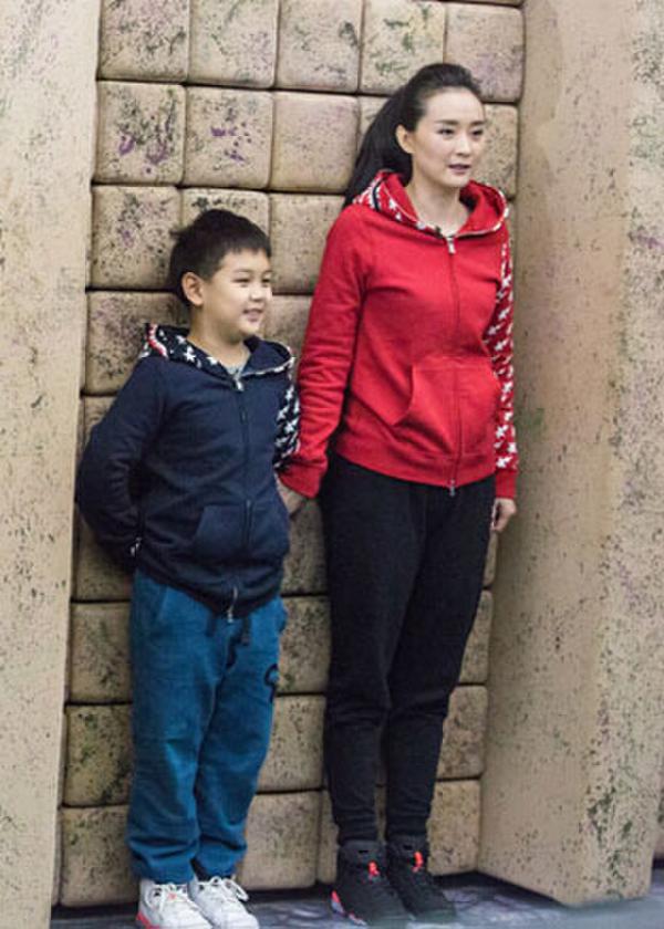 其实还蛮喜欢王艳儿子"球球"的,肉呼呼的小胖子