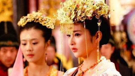 她原来是唐朝齐王李元吉的妻子,后被李世民霸占