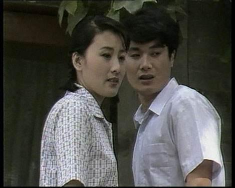 张凯丽蓝天野罕见合影,老人91岁精神十足