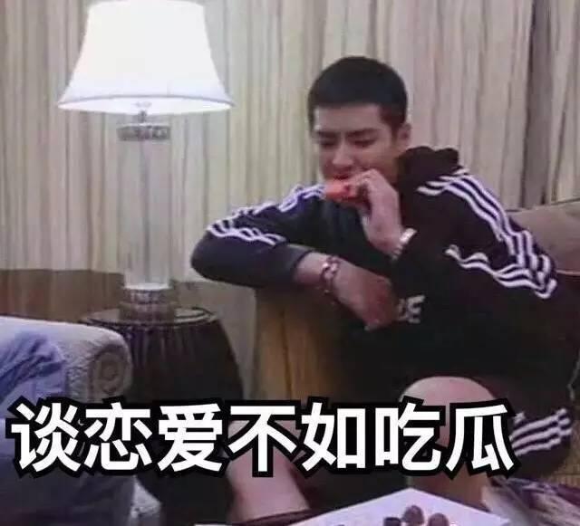 吴亦凡穿回力,碾压王思聪的nmd!到底是颜高还是"短裤大法"好?