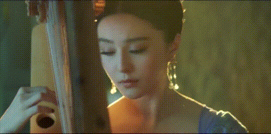 关晓彤还舍不得扔蛇皮买菜包拉链都坏了她还夹个夹子接着使