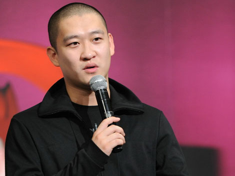 曹云金是郭德纲徒弟里面能耐最大的,相声说的好,但后来也和郭德纲闹翻