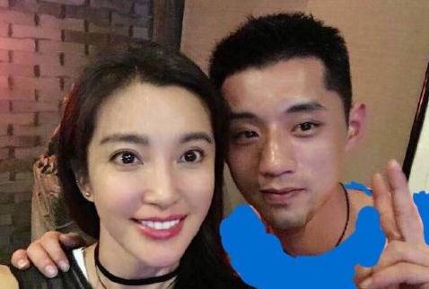 结果李冰冰的"闺蜜"任泉还疑似吃醋,把张继科的衣服