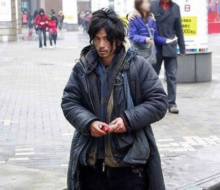 曾经红遍网络的"犀利哥",过了8年以后,现在的近况如何呢?