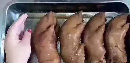这是你女朋友的手,你还喜欢吃猪脚么?