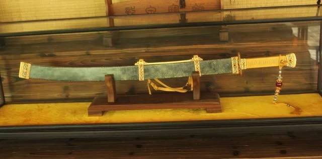 此刀为乾隆御用大阅刀,是目前级别最高的皇帝佩刀