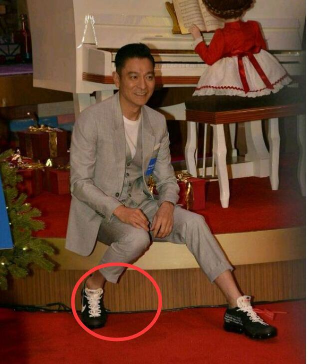 刘德华穿了一条很魔性的裤子,网友:要卖断货