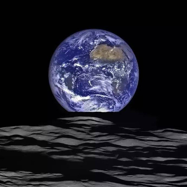 太空中不同角度看地球