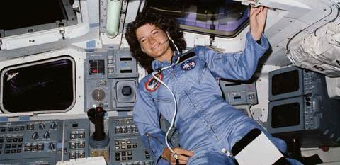 萨利-赖德1986年获得莱斯大学博士学位后,惠特森进入nasa(美国国家