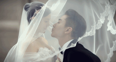 陈晓夫妇马尔代夫重拍结婚照,陈妍希的表情亮了