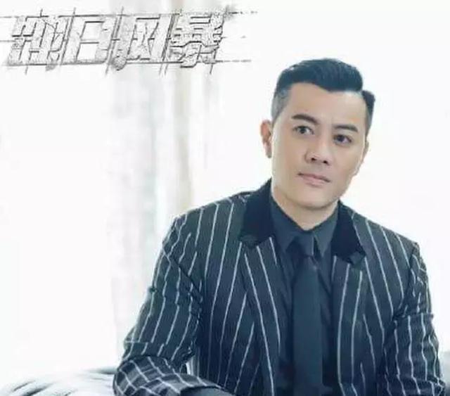新剧中演斯文败类的他,舅舅是知名影星,老婆患癌他依旧不离不弃