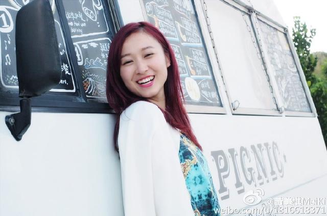 黄美琪已经27岁了,昔日的小童星已经成长为女神了.