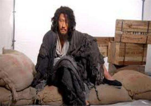 男人消失七天回来,村民都说他是疯子,半年后他烧了人
