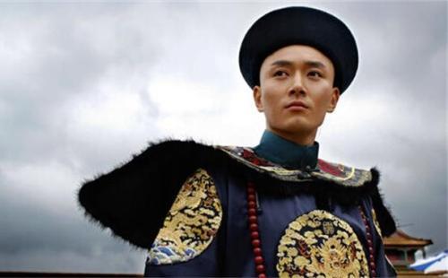 原因一:光绪皇帝用外臣,听议和邦,触犯了慈禧太后的底线.