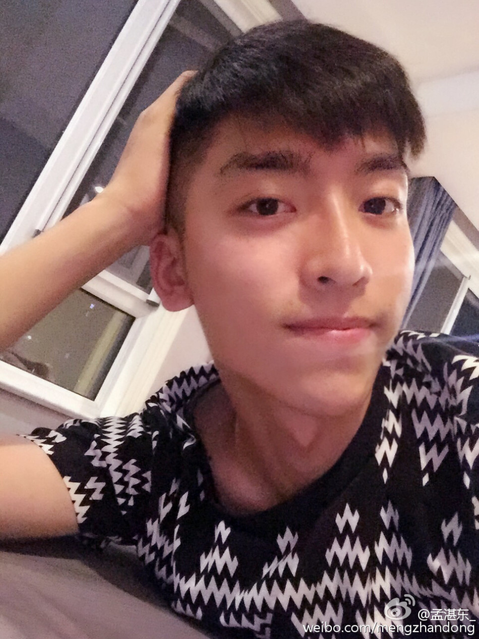 新一代清华校草,有颜还有才,学长约吗?