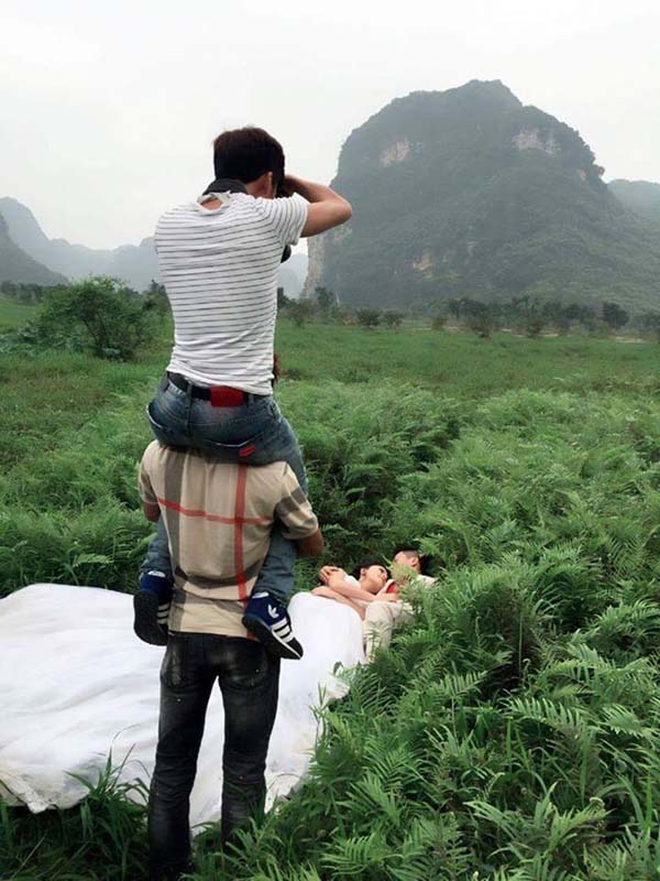摄影助理必备技能:扛人!