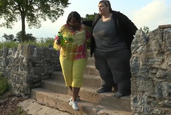 这个女胖子体重500斤,但她拒绝减肥靠直播月入万元