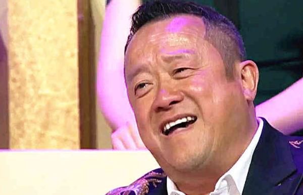 谭咏麟被要求唱张国荣的歌他沉默后轻轻的问了一句曾志伟哭了