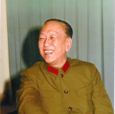 5, 耿飚,,湖南醴陵人.他是一位没有军衔的国防部长.1981年任国防部长.