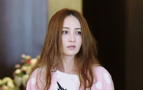 姚笛被求婚之后与男友现身,手上的鸽子蛋超显眼
