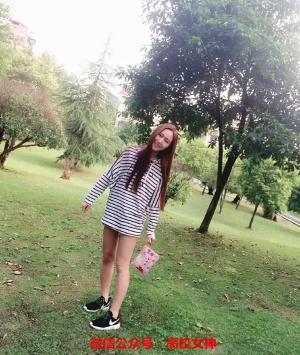 重庆邮电大学校花晒清纯写真,隔着屏幕都能感受到美女