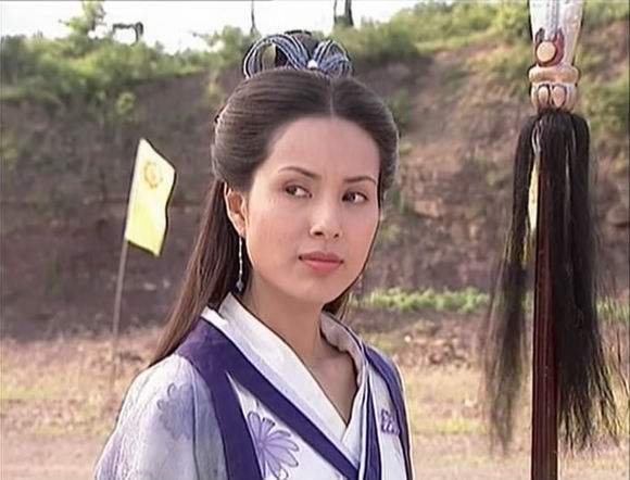 2001年,李若彤重新将重点放在古装片上,出演电视剧《杨门女将》,饰演