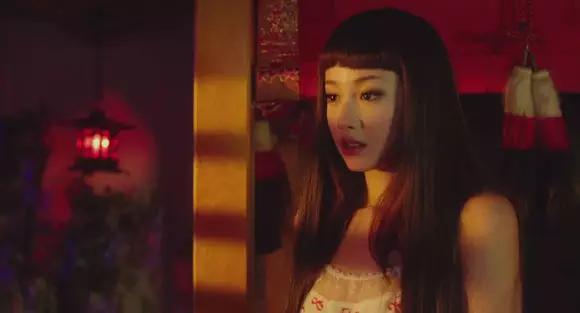 岛国重口味电影《狼狈》,整容心机婊的堕落史,画面极尽美!