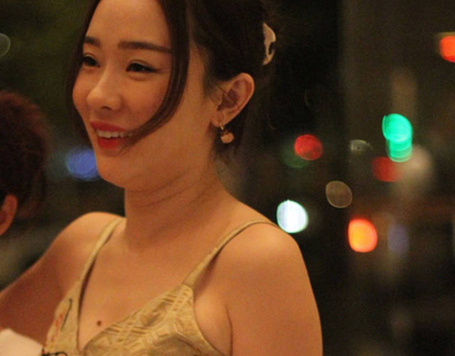 首页> 娱乐> 正文  近日,霍思燕现身上海某酒店.