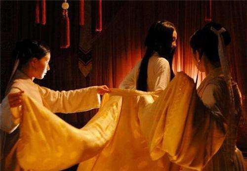 大家都知道,古代皇帝们有三宫六院,妃嫔三千.这都是很正常的事情.