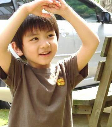 尾关优哉09年因与arashi成员相叶雅纪共同出演《我的乖乖女》并扮演其