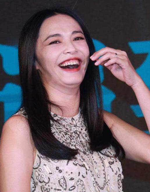 女星大笑变个人刘亦菲唐嫣失态吴莫愁比姚晨夸张郑爽例外