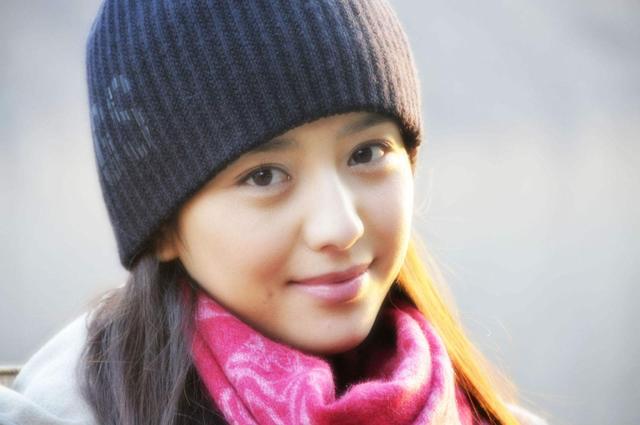 不避讳同框,只是眼里再无爱意,佟丽娅:为了孩子!