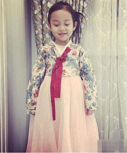 李小璐给女儿改名李奕涵这次真的不让姓贾了