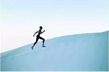 来跟着世界级的田径运动员学习跑步姿势吧.