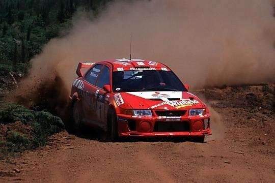 2004年1月在蒙特卡羅拉力賽上,三菱帶著新開發的lancer evolution wrc