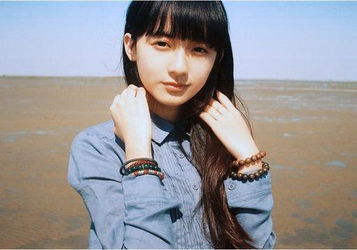 ���ų���ȥ��Ů��ֻ��2�꣬С��������̹¶���£�����¶��ɫ