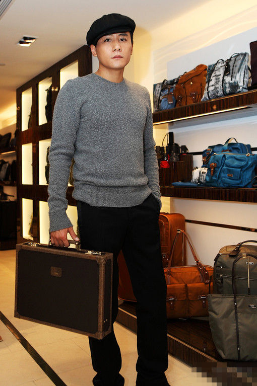 刘烨章子怡大学小品视频曝光 略显青涩稚嫩