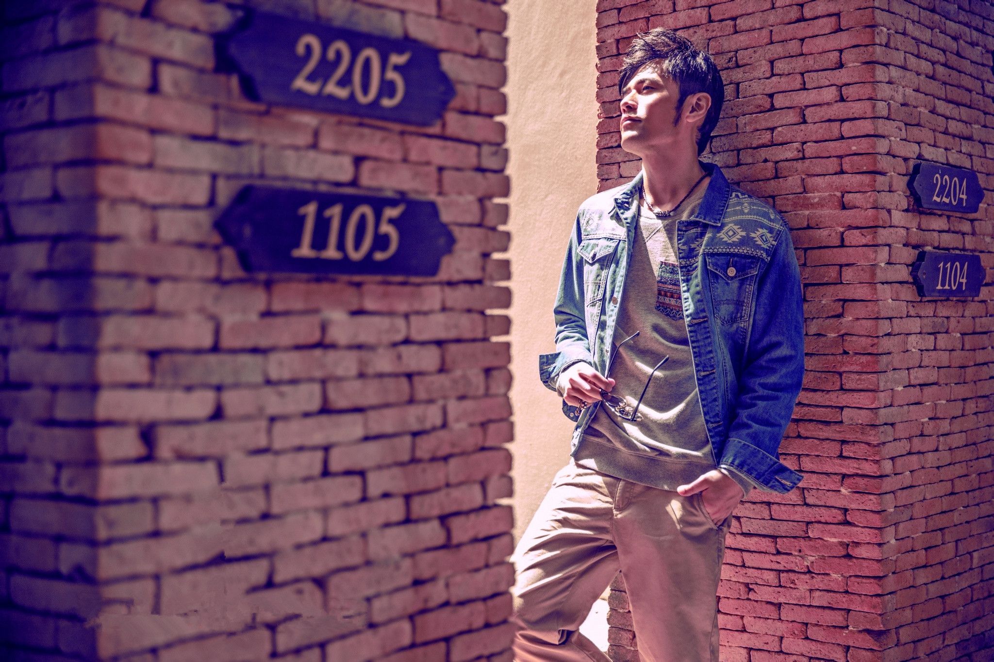 他当过司机做过工人却能捧红周杰伦