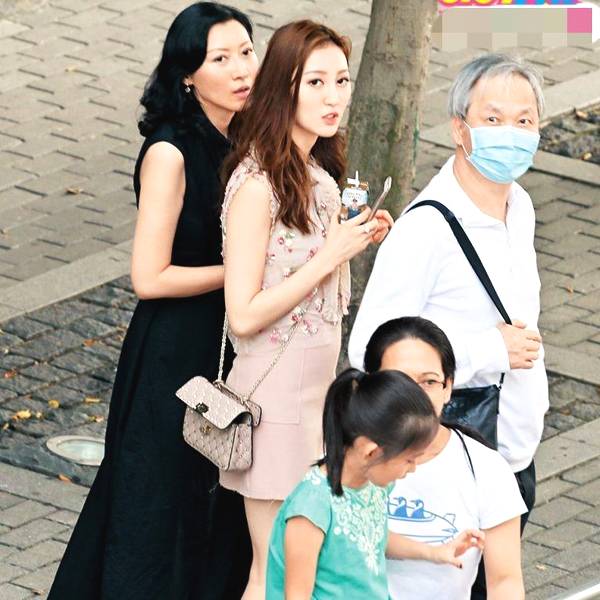 26岁港姐嫁大40岁赌王心腹,男方身家上亿,女方妈妈力挺恋情!