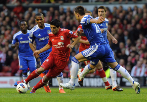 为何说苏亚雷斯踢球比梅西还骚,因为只有他能